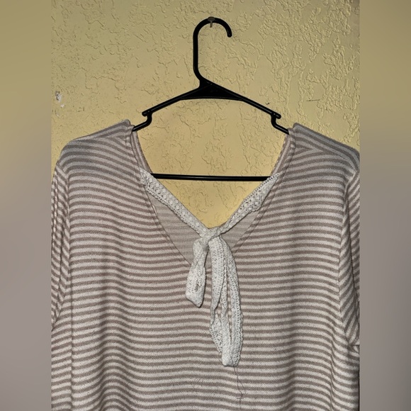Striped V-Neck Women's Top Vine & Love XL - Picture 4 of 5